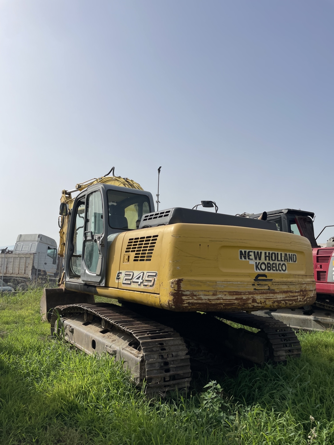 ESCAVATORE NEW HOLLAND KOBELCO E245 - 