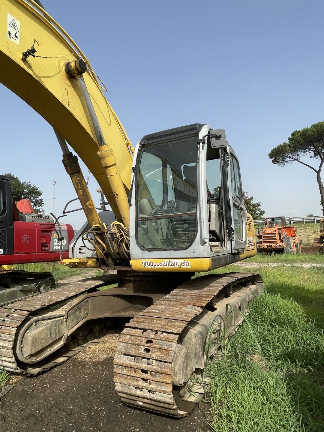 ESCAVATORE NEW HOLLAND KOBELCO E245 - 