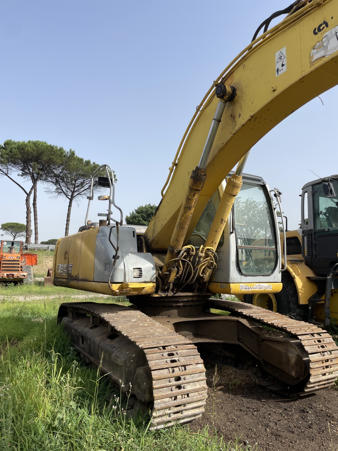 ESCAVATORE NEW HOLLAND KOBELCO E245 - 